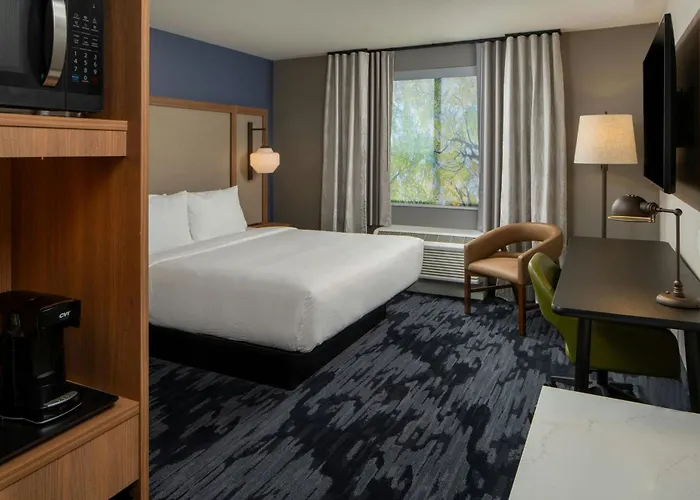 Hotel Fairfield & Prasada *